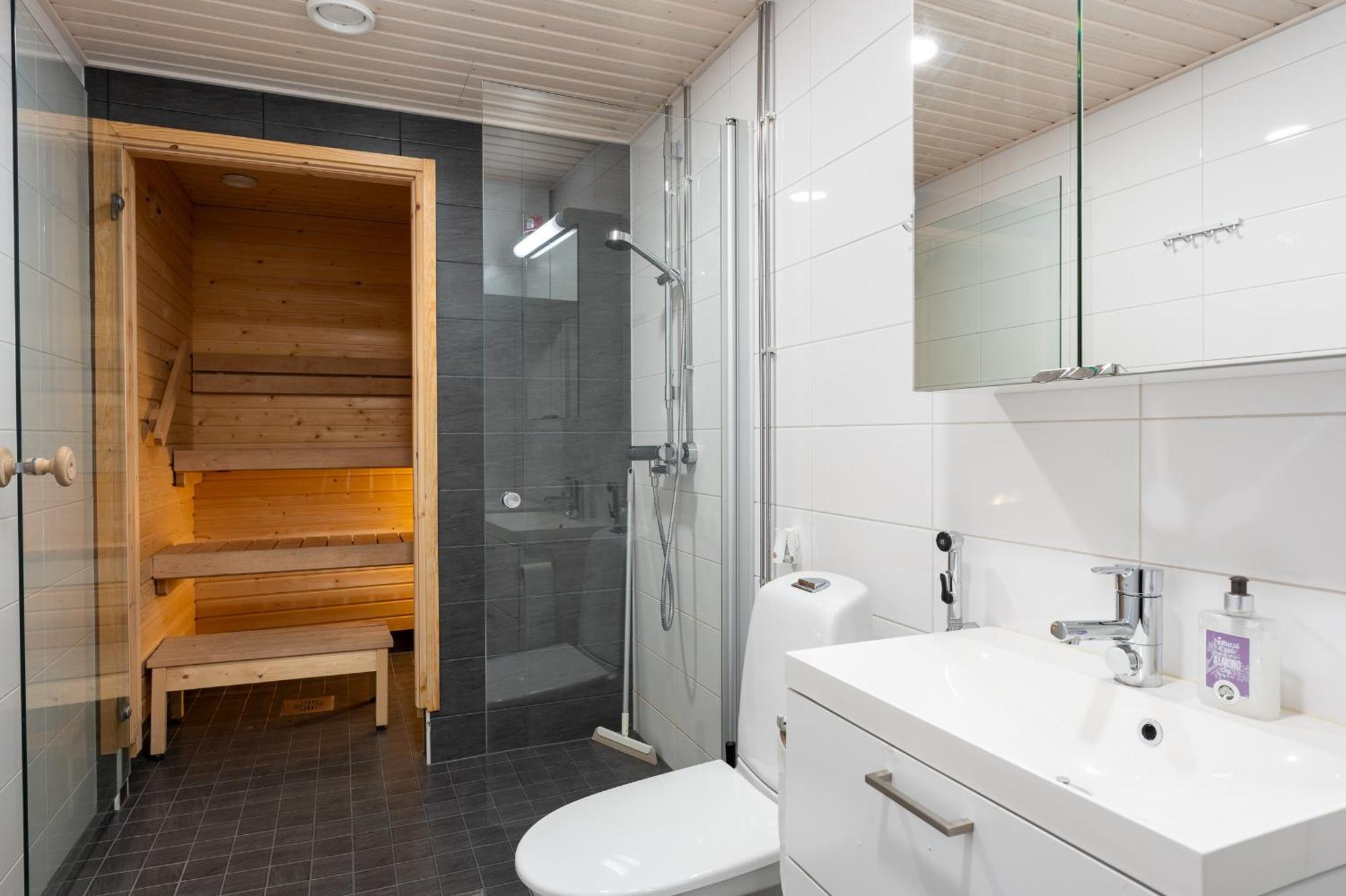 Easy Stay Rooms & Apartments Near Airport Вантаа Екстер'єр фото