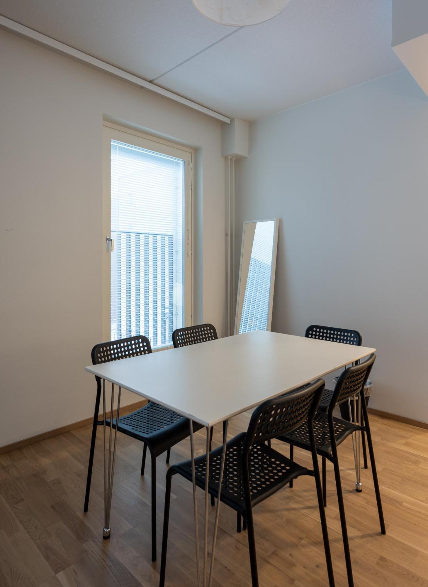 Easy Stay Rooms & Apartments Near Airport Вантаа Екстер'єр фото